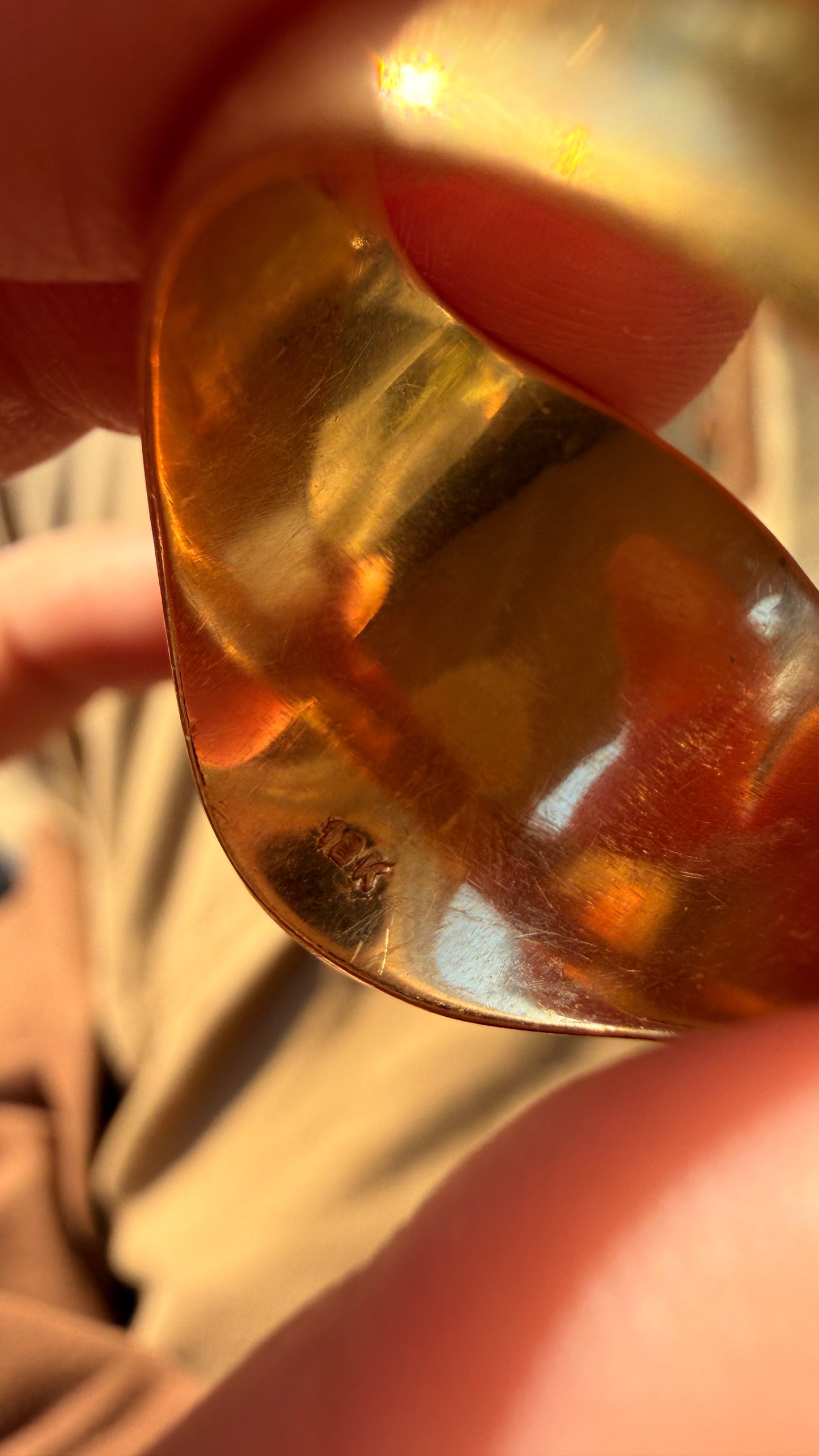 Antique yellow 18K wax seal engraved coat of arms signet ring with 3 cats, size 10