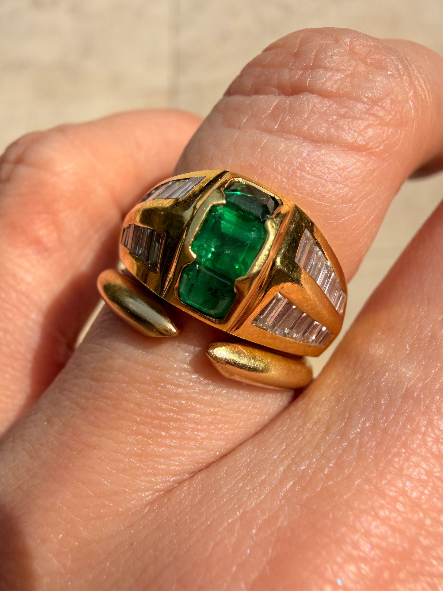 Vintage yellow 18K gold .96 ctw emerald and .52 ctw diamond baguette dome ring, size 6