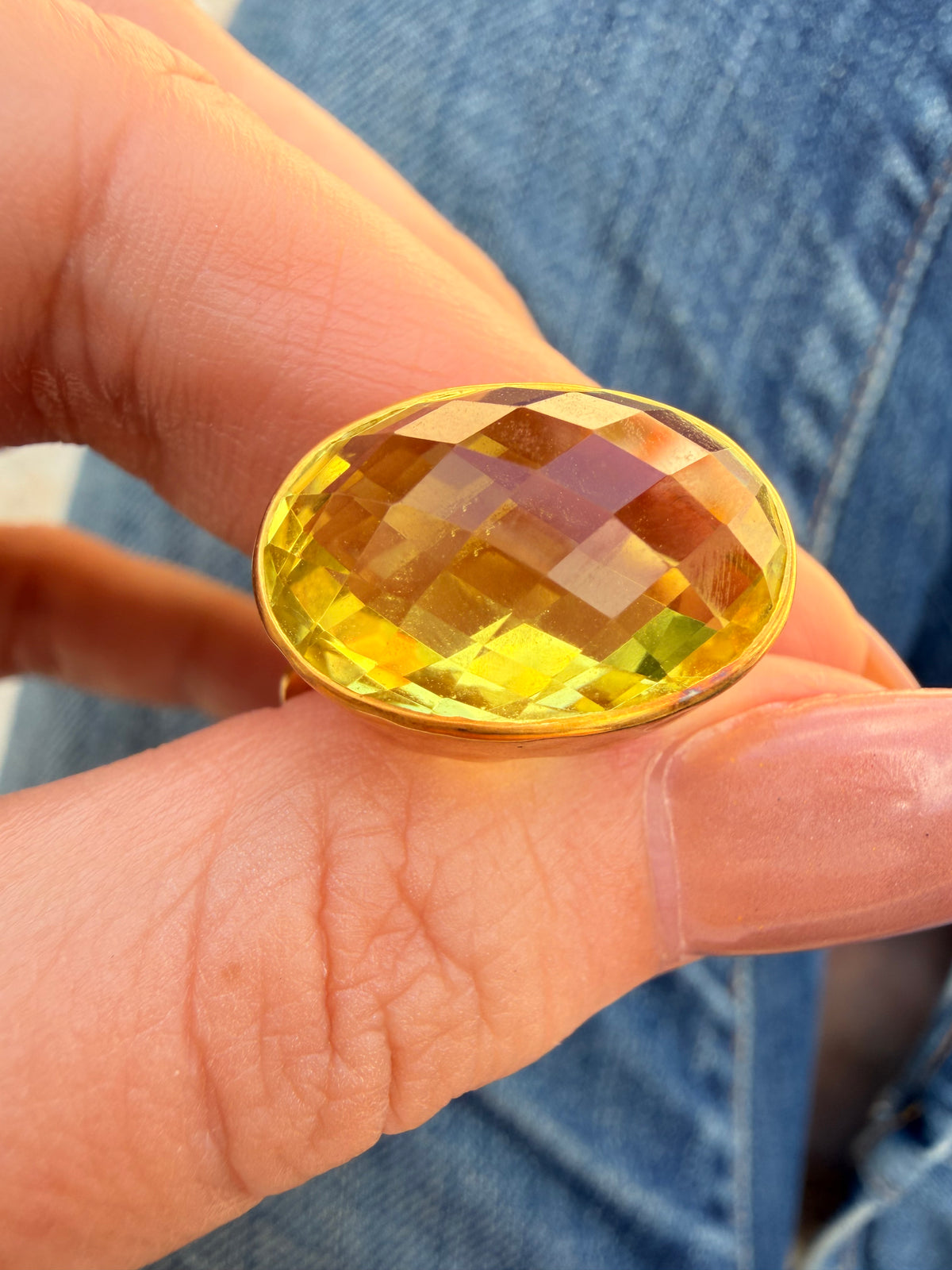 Vintage yellow 22K gold and approx 13 ctw faceted peridot ring, size 6.5 sizable