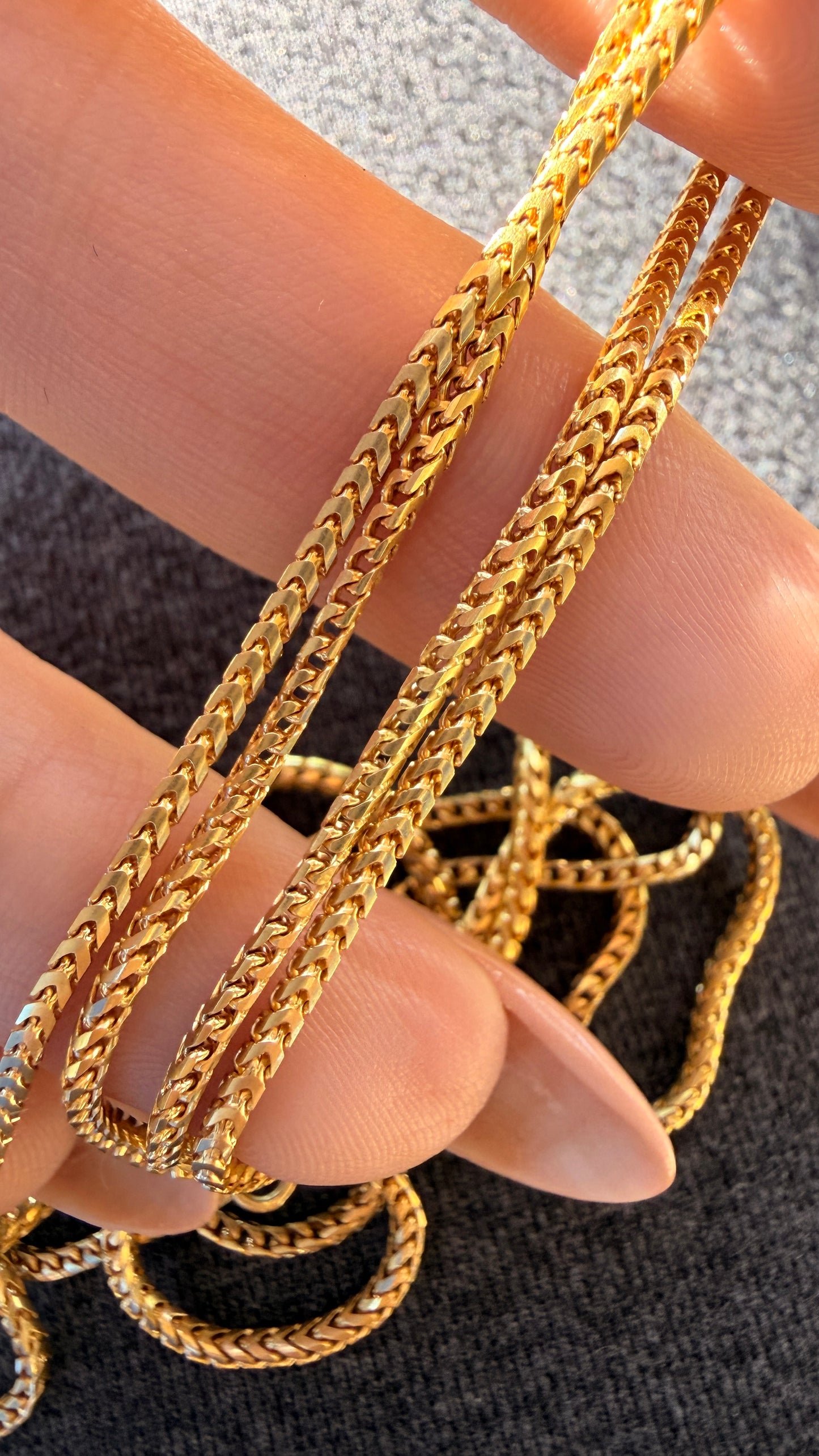 Vintage yellow 18K snake-like box chain, 27.25 inch