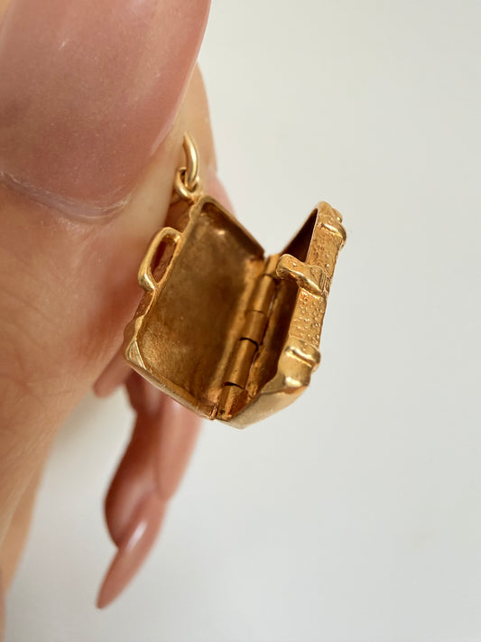 Vintage yellow 14k gold opening suitcase charm