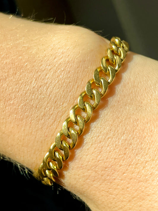 Vintage yellow solid 18K gold curb bracelet with safety chain, 7.75 inch