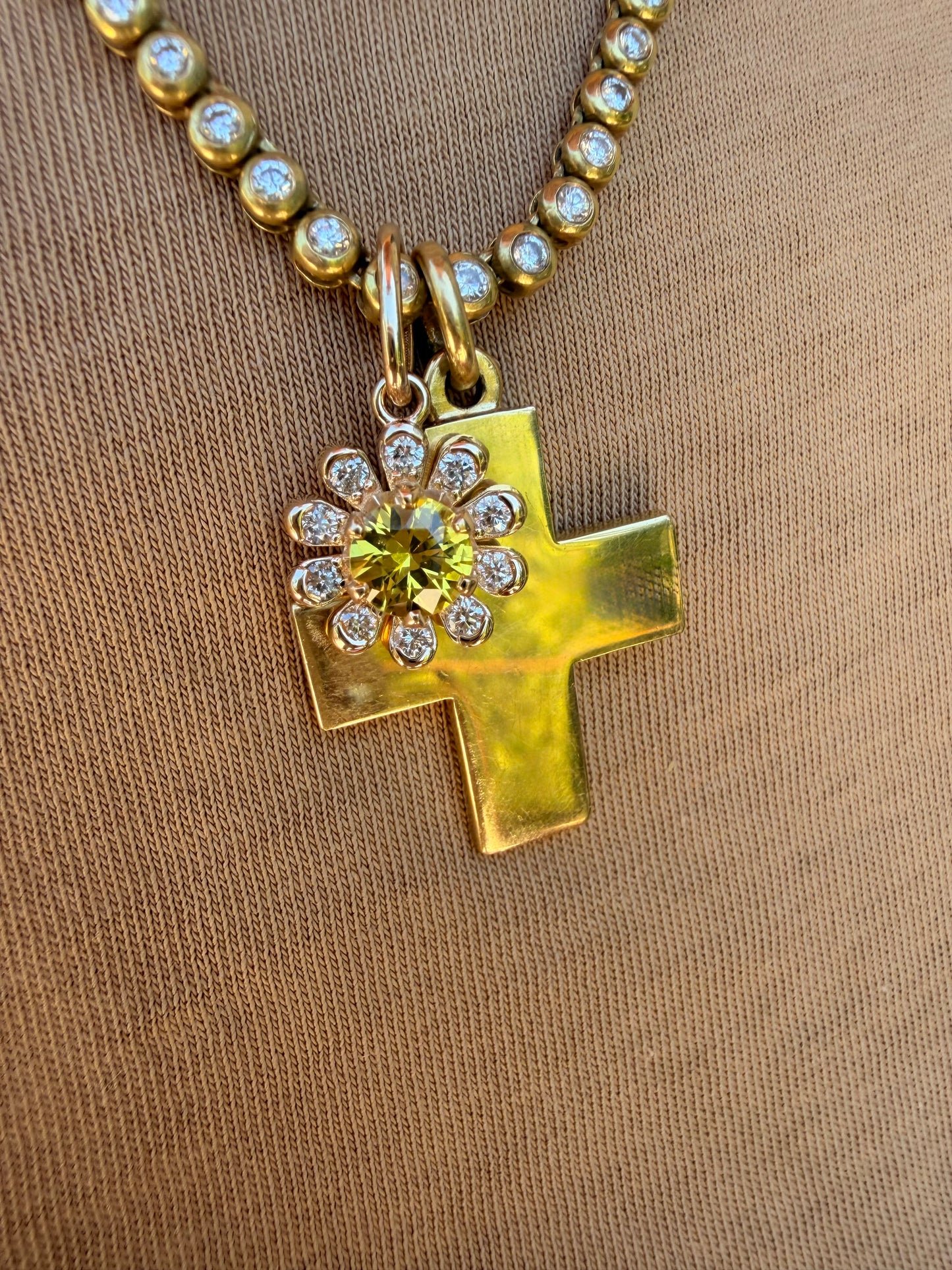 Vintage yellow 18K cross pendant