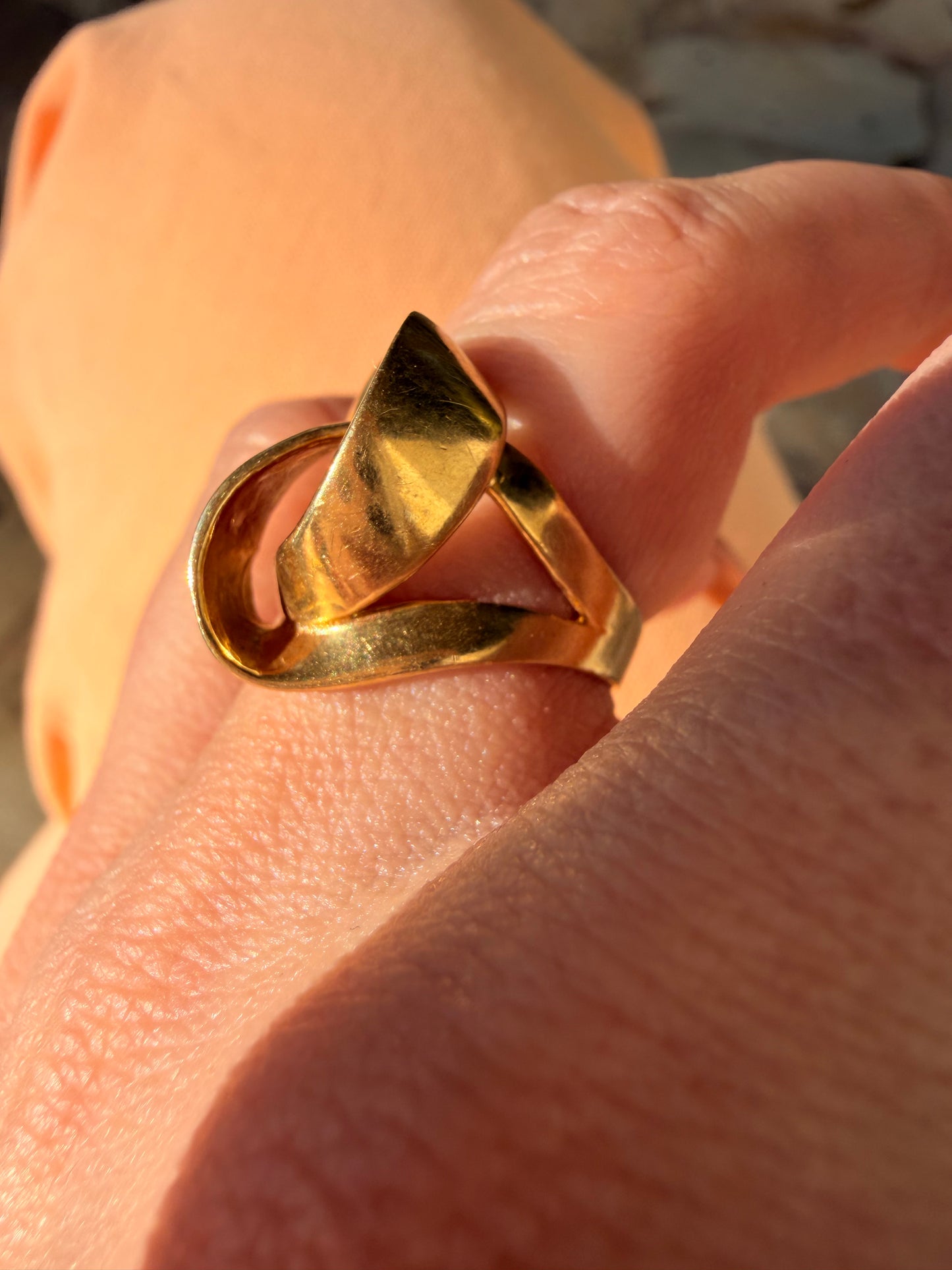 Vintage yellow 14K gold knot ring, size 6