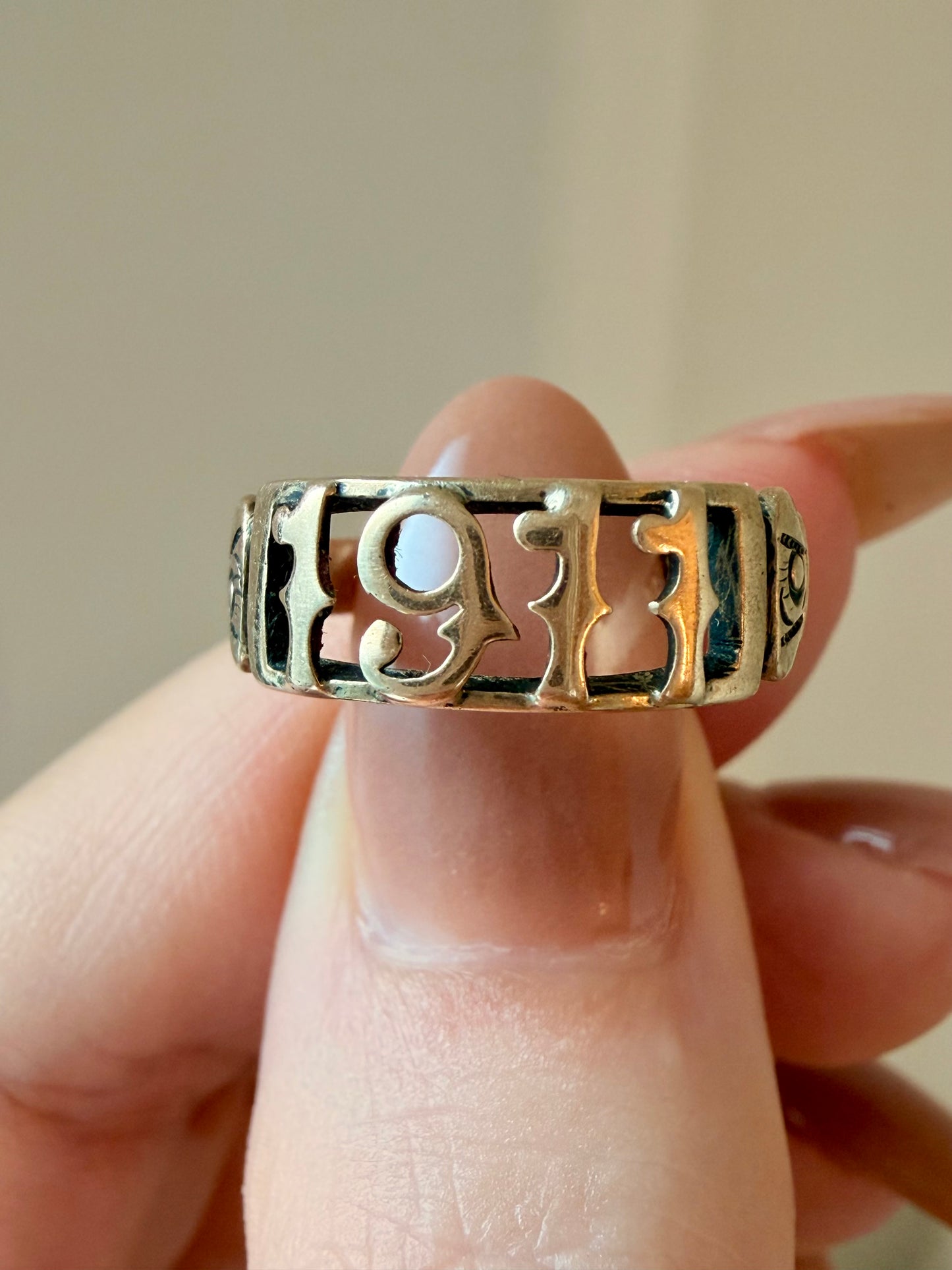 Antique rosy yellow 10K gold 1911 date band, size 6