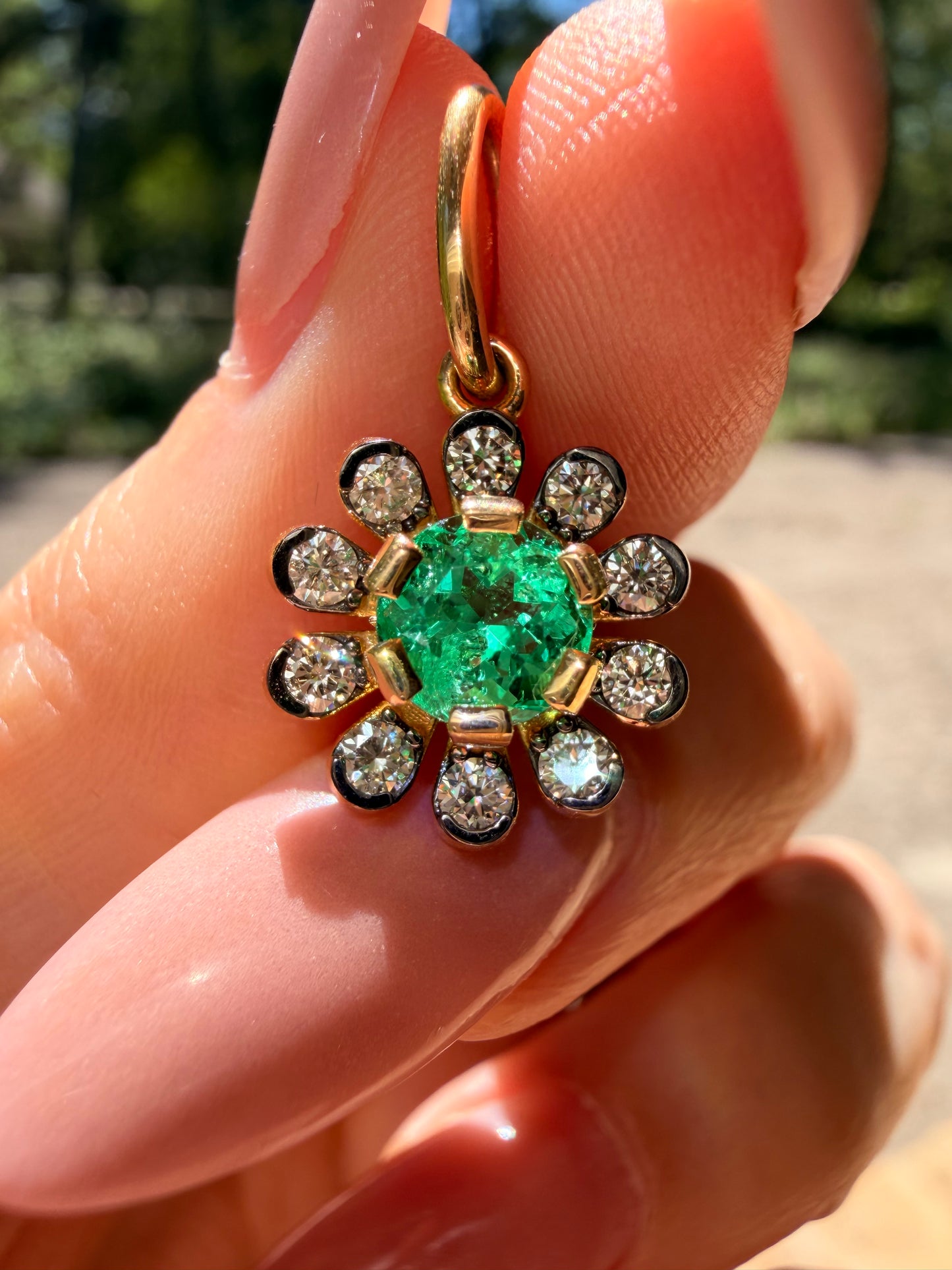 3GOG Natural Colombian Emerald Garden Party Flower Pendant 18K