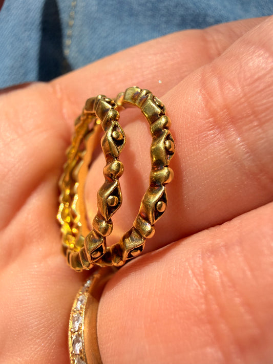 Vintage yellow 18K patterned eternity band pair, 5.75 and 5.75/6