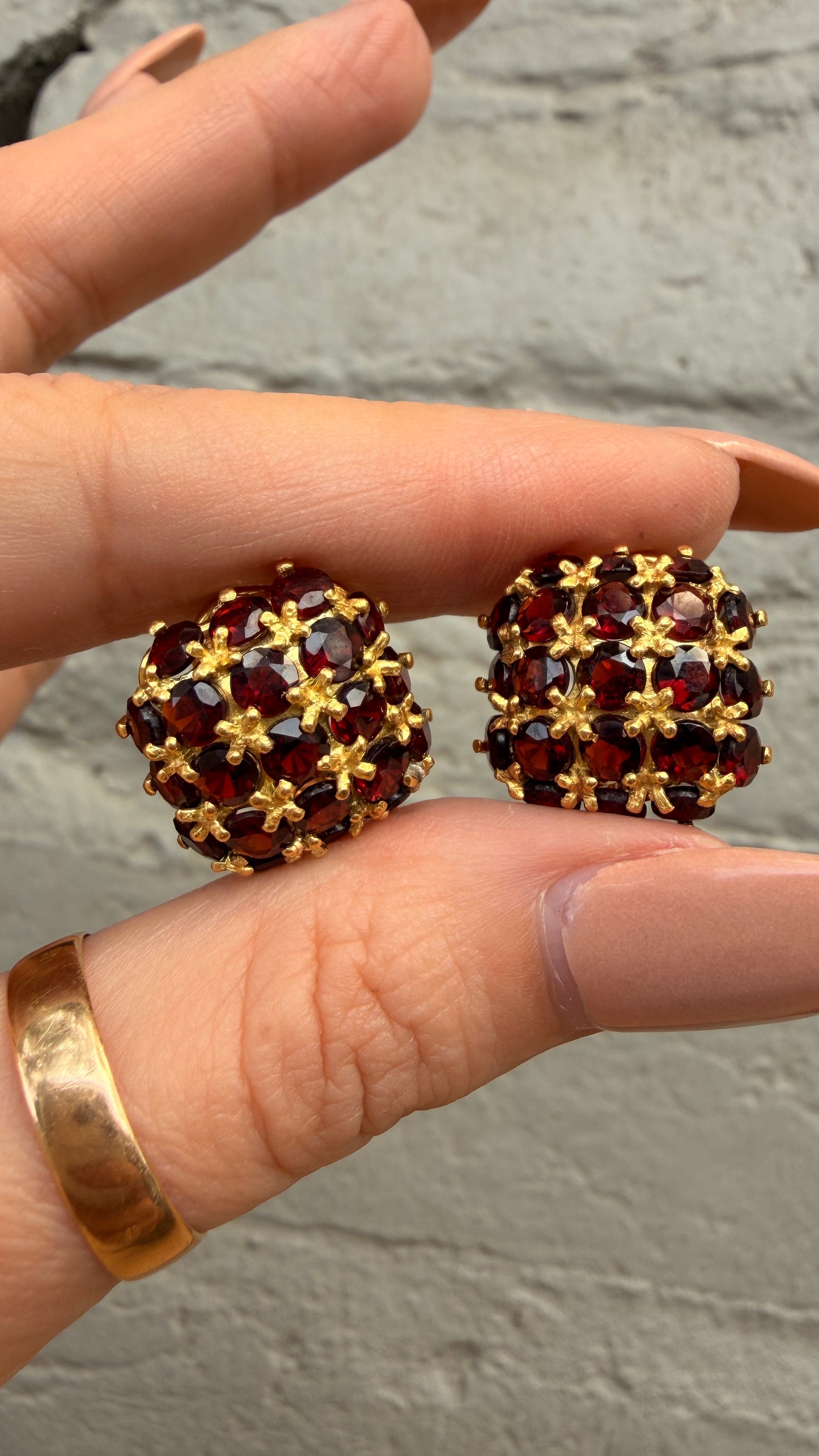 Vintage yellow 18K garnet checkerboard omega back earrings