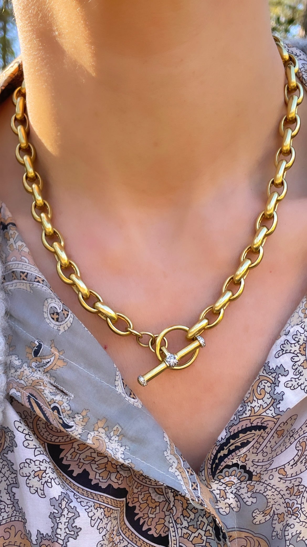 Vintage yellow 18K gold oval link and diamond toggle clasp chain, 18 and 1/8 inch