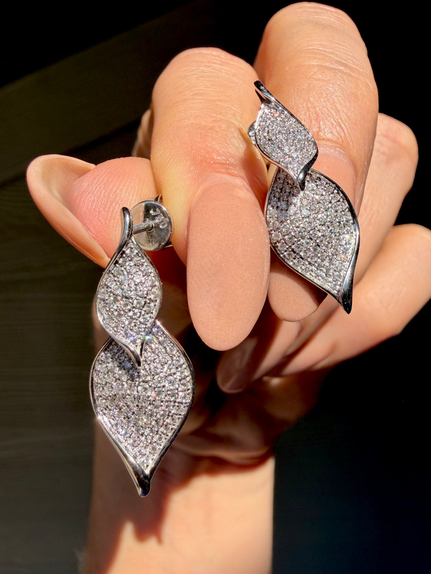 Vintage white 18K approx 1.35ctw diamond articulated petal earrings
