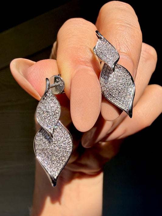 Vintage white 18K approx 1.35ctw diamond articulated petal earrings
