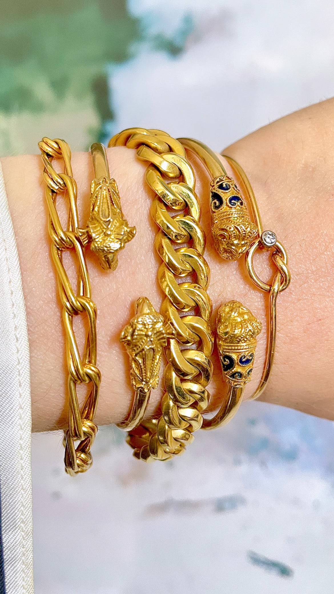 Vintage yellow 14K gold and blue enamel lion heads bangle