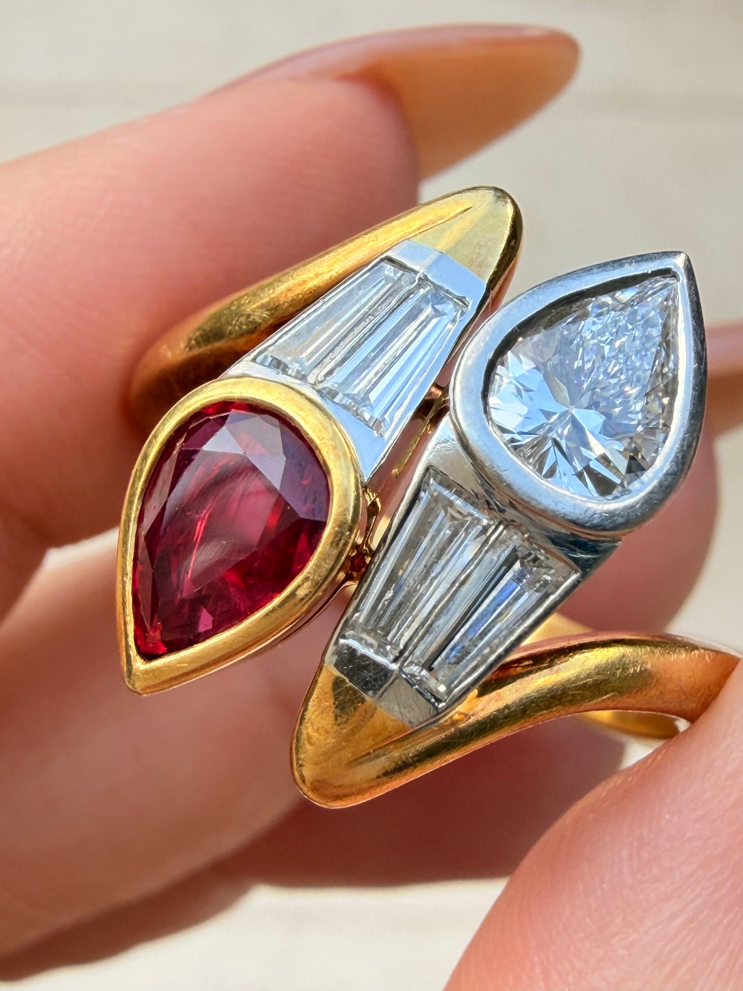 Vintage 18K approx 1.2 ctw diamond and 1.1 ctw ruby toi to moi ring, size 10.25