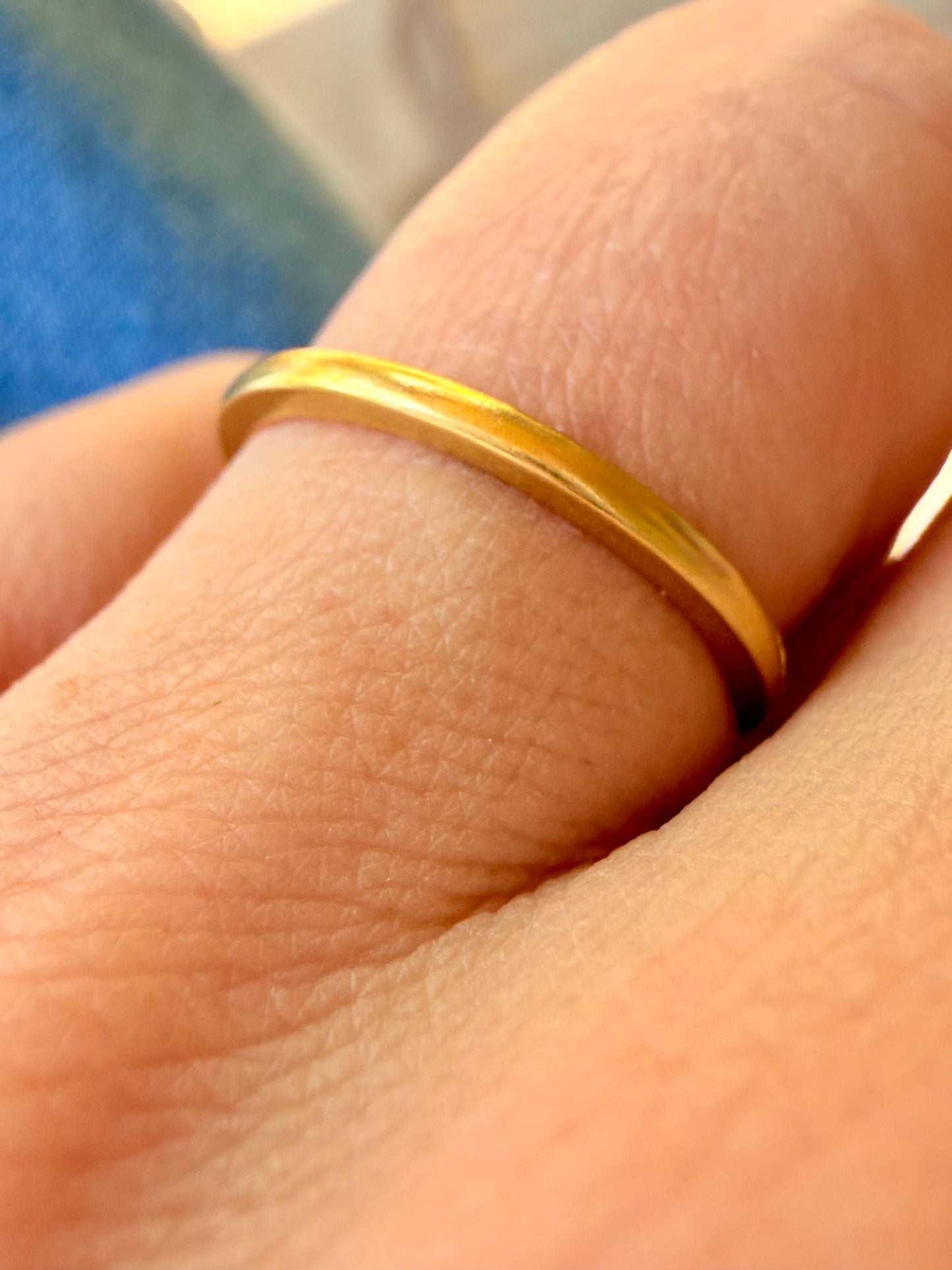 Vintage yellow 18K gold flat simple band, size 6