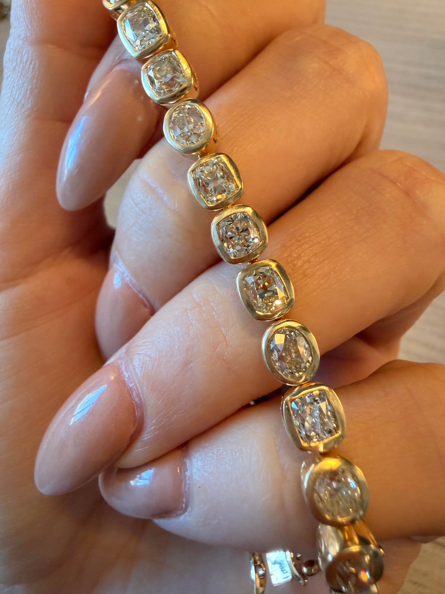 Yellow 14K approx 13.5 ctw light yellow antique diamond bezel set bracelet, 6 and 7/8 inch