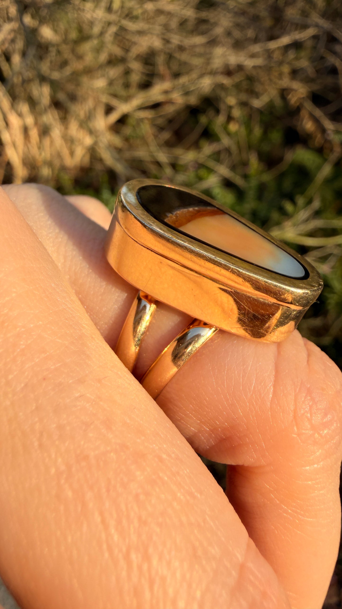 Vintage yellow 14K inlaid shell with mother of pearl and onyx statement ring artist signed, size 6.5