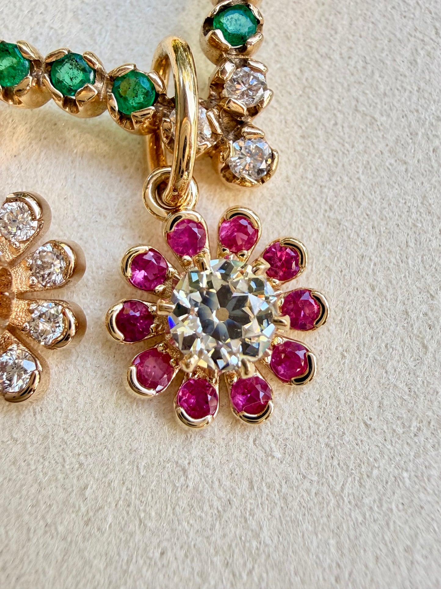 3GOG Natural Antique Diamond Garden Party Flower Pendant 18K - Release 4