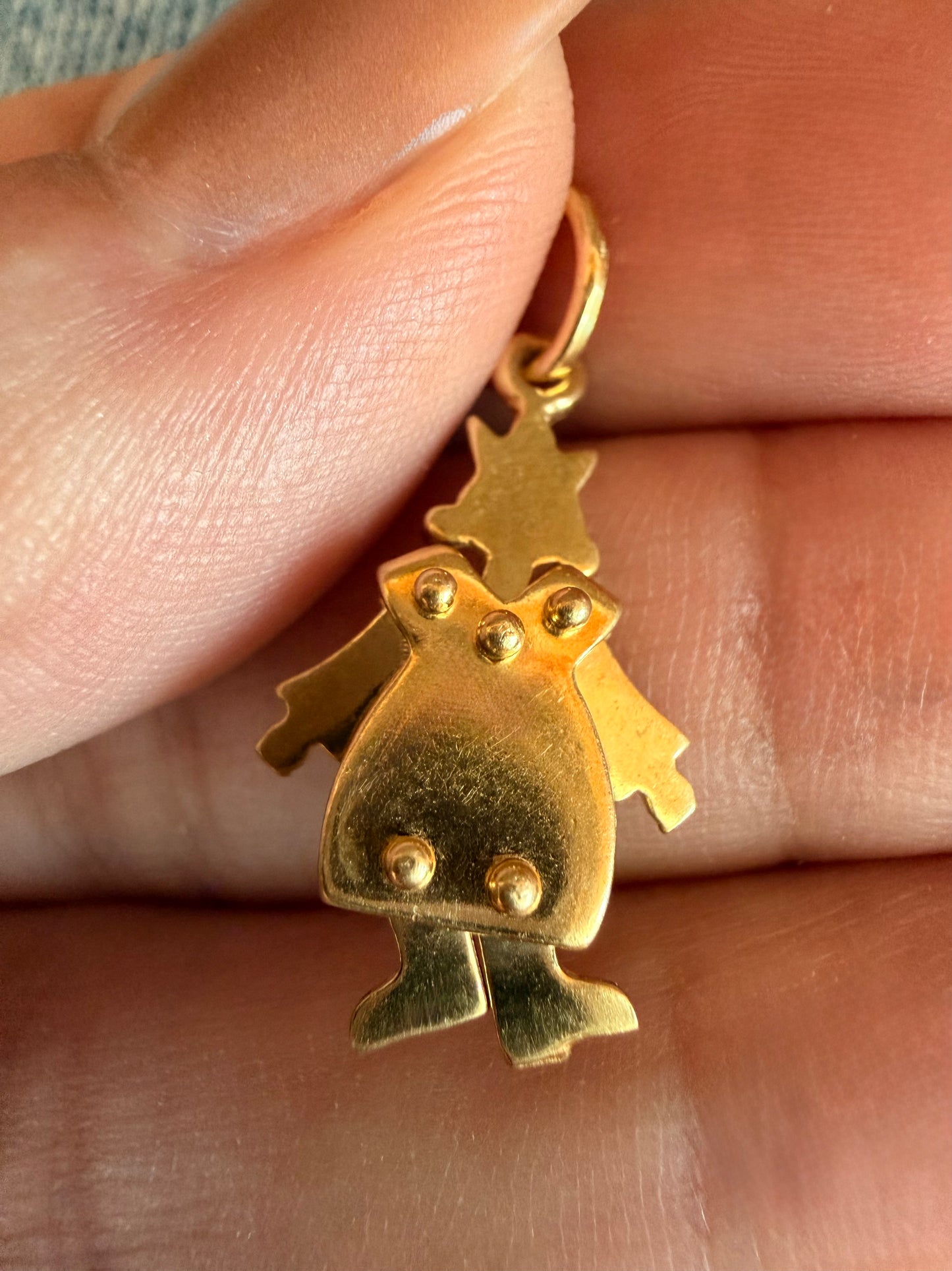 Vintage yellow 18K articulated Queen charm