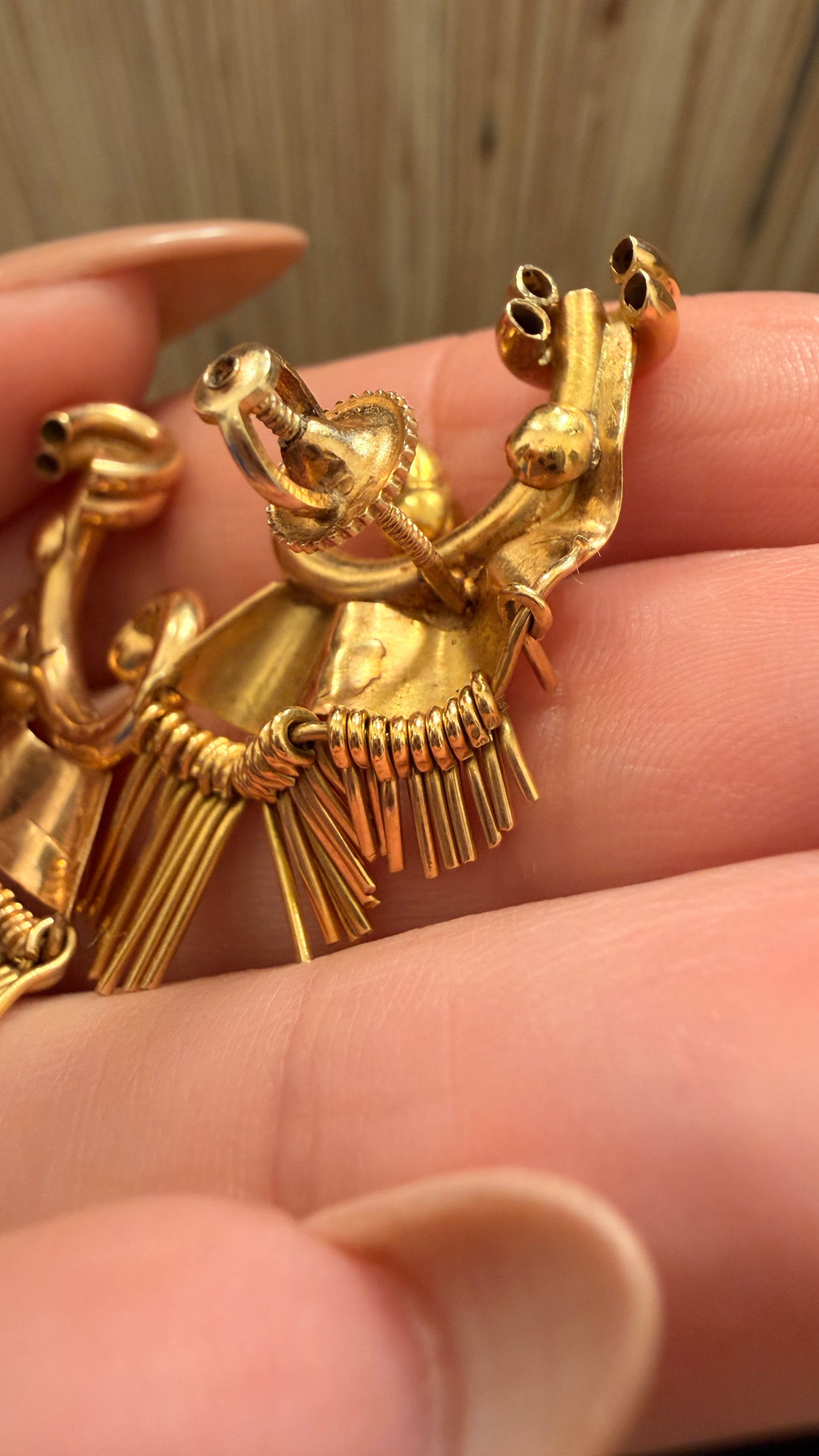 Vintage rosy yellow 18K retro era fringe swirl post screwback earrings