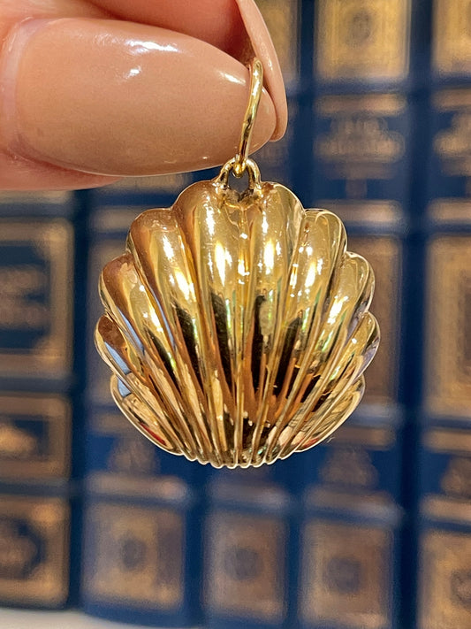 [PRIVATE] Vintage yellow 14K gold 3D shell pendant