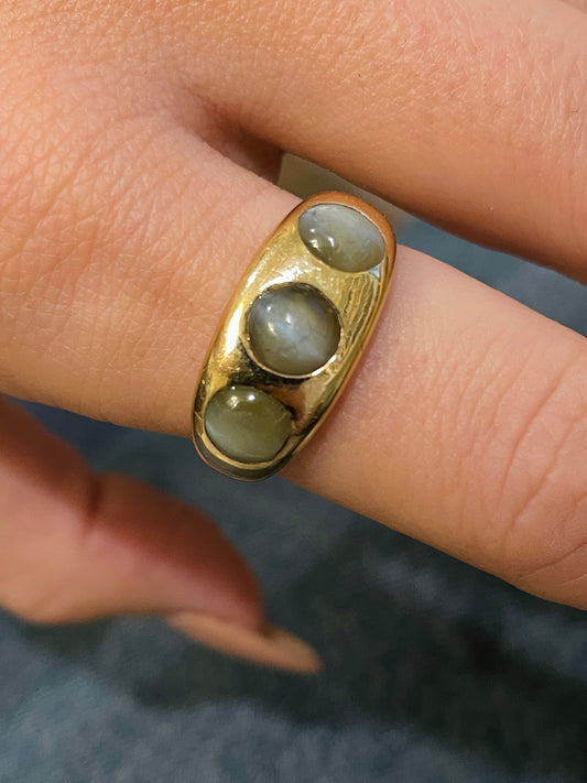 Antique yellow 14K cats eye chrysoberyl ring, size 8.5