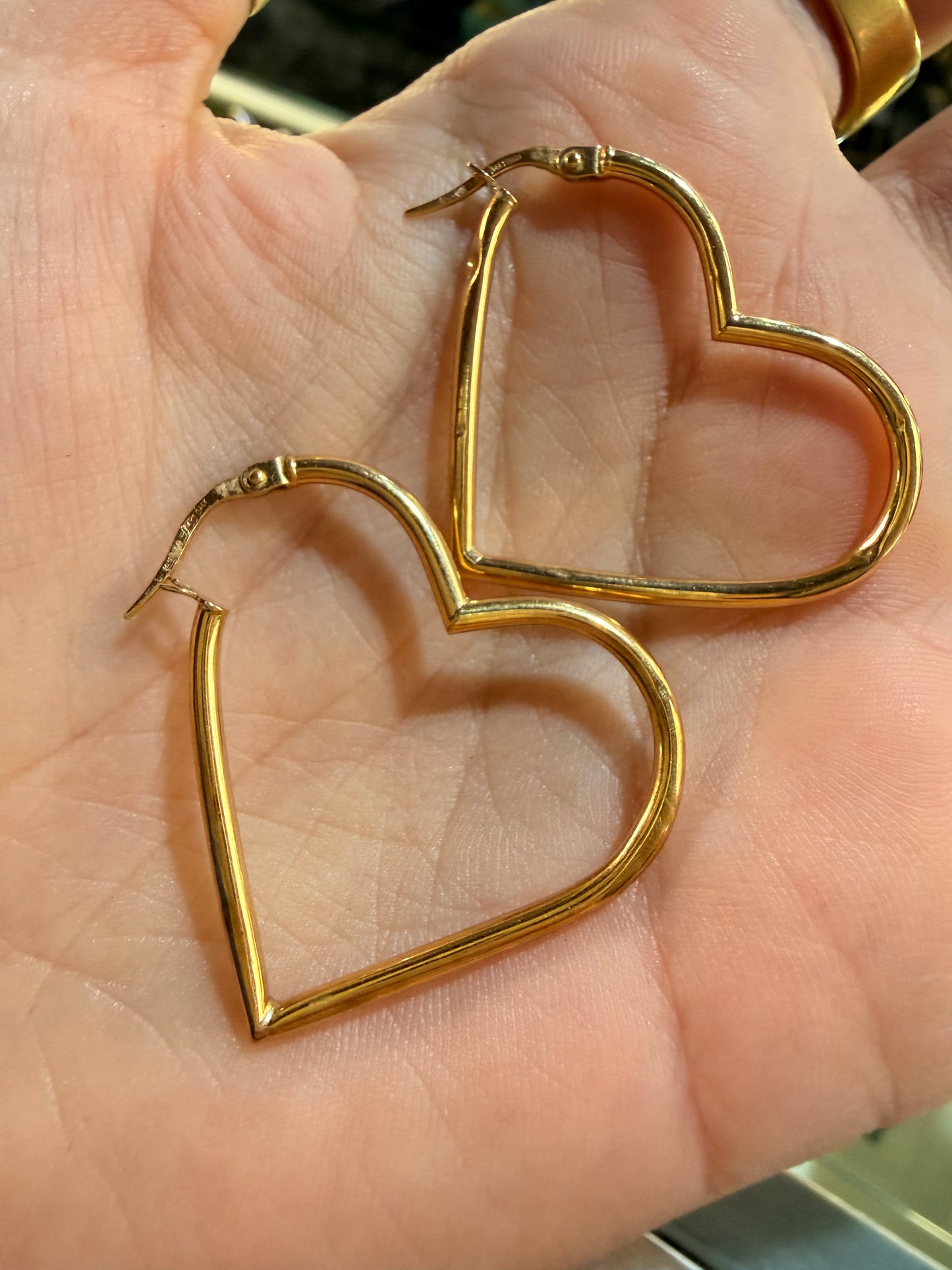 Vintage yellow 14K heart hoops