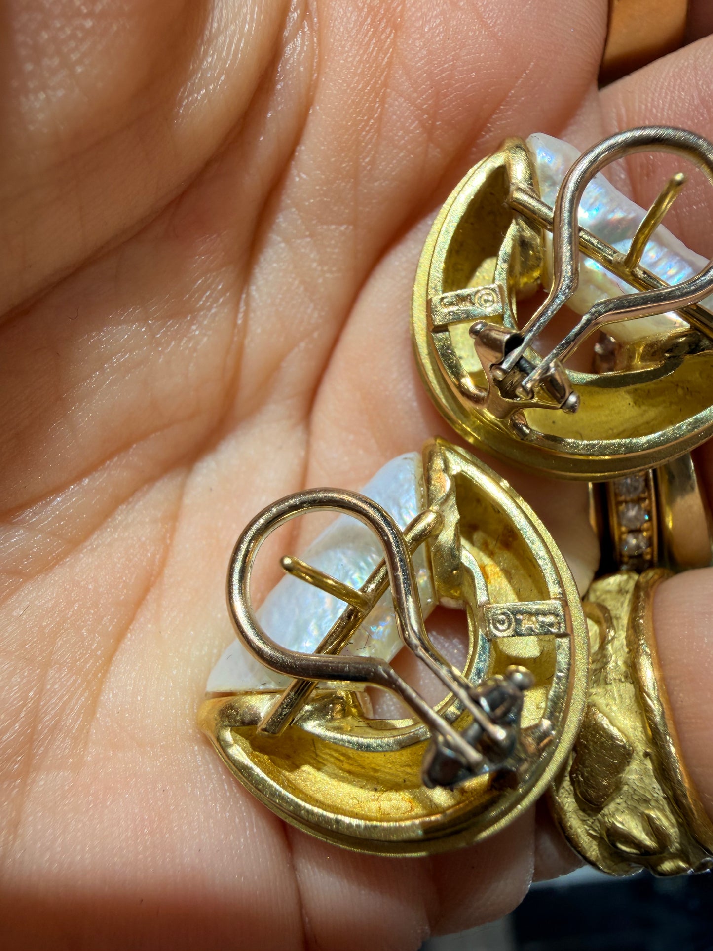 Vintage Yellow 18K cultured pearl and ribbed omega back earrings