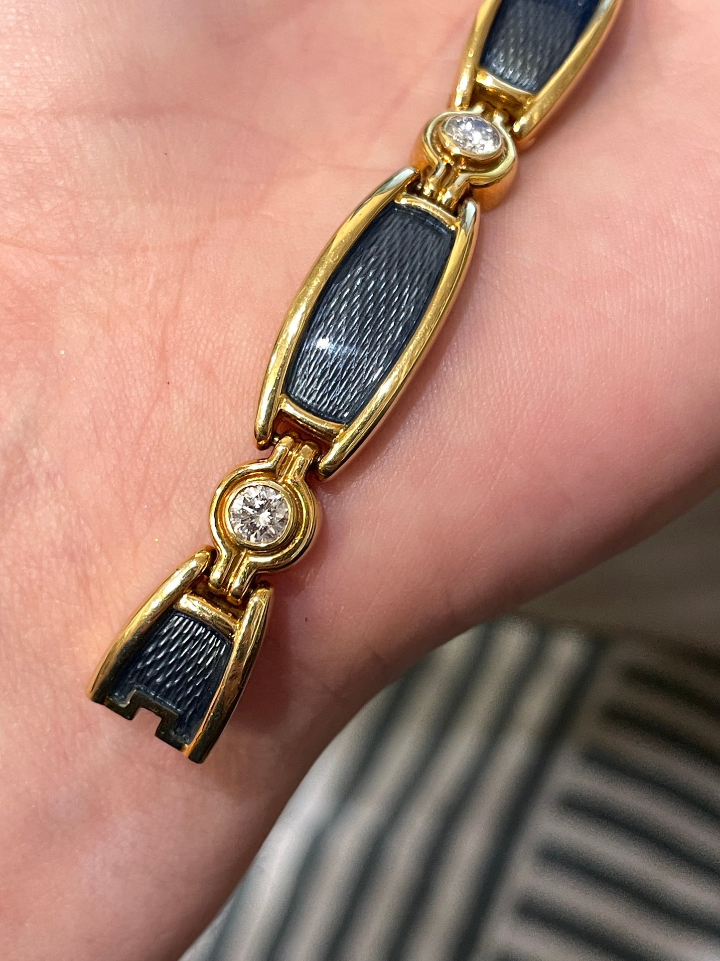 Vintage yellow 18K approx 1.5 ctw diamond and blue enamel link bracelet, 6.75 inch