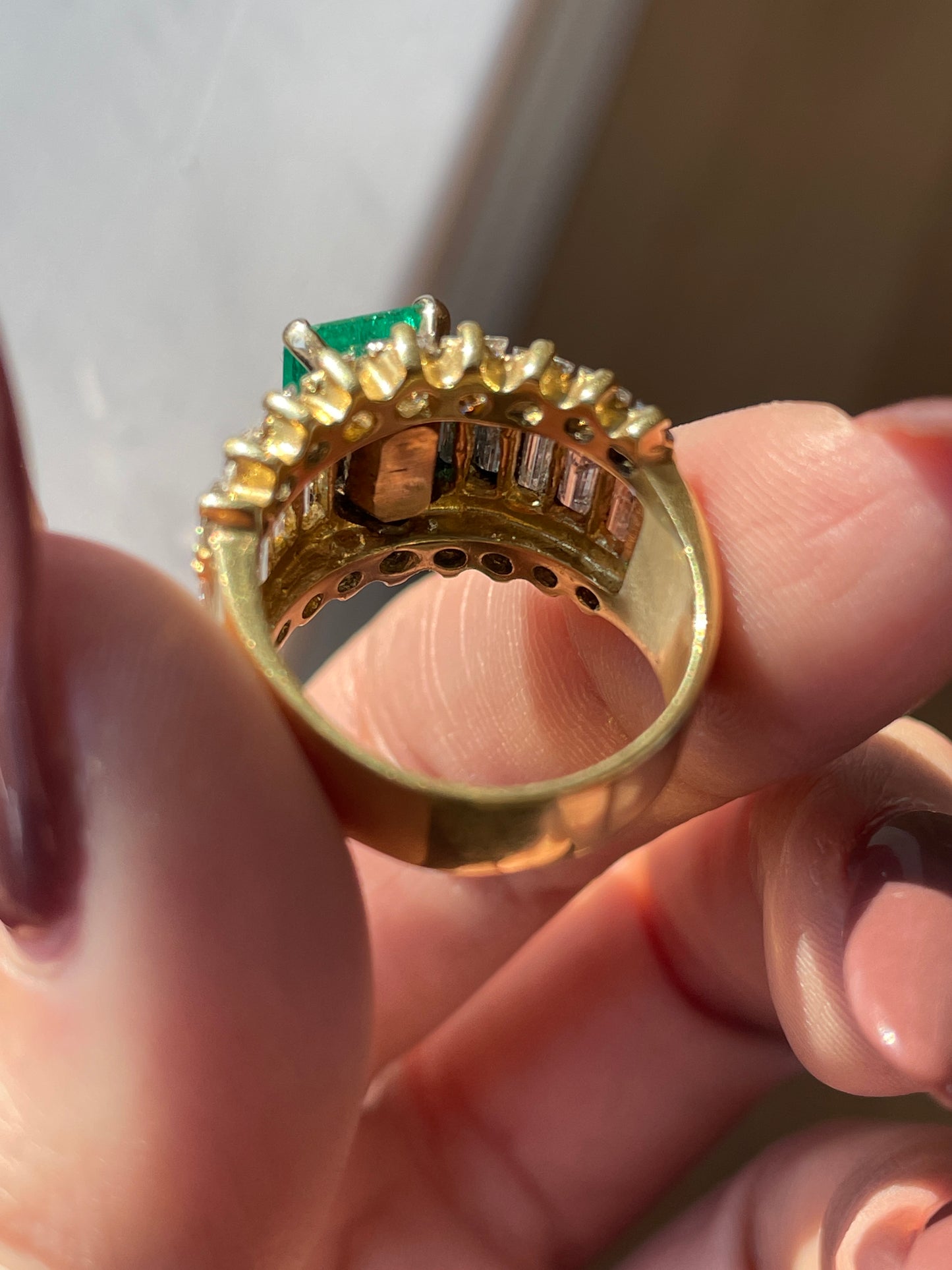 Vintage yellow 18K gold approx 3.7 ctw diamond and 1.8 ctw natural emerald statement ring, size 6