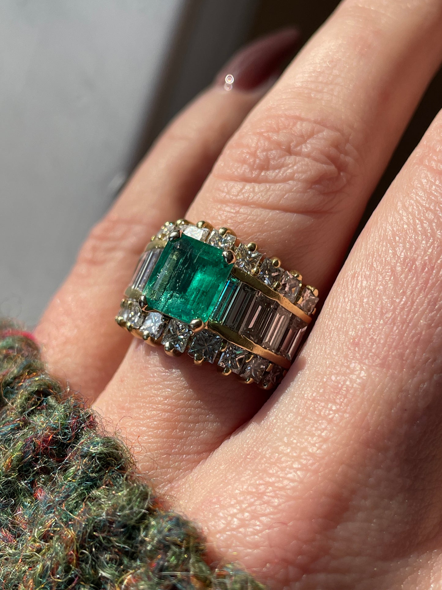 Vintage yellow 18K gold approx 3.7 ctw diamond and 1.8 ctw natural emerald statement ring, size 6