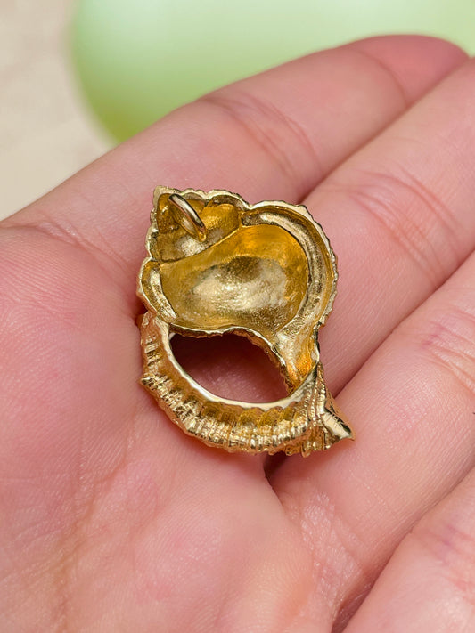 Vintage yellow 14K large textured conch shell pendant