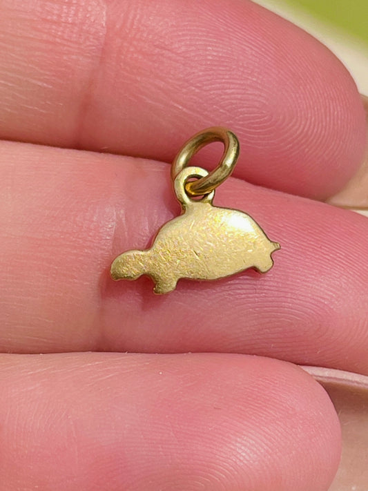 Vintage yellow 18K gold Pomellato turtle charm