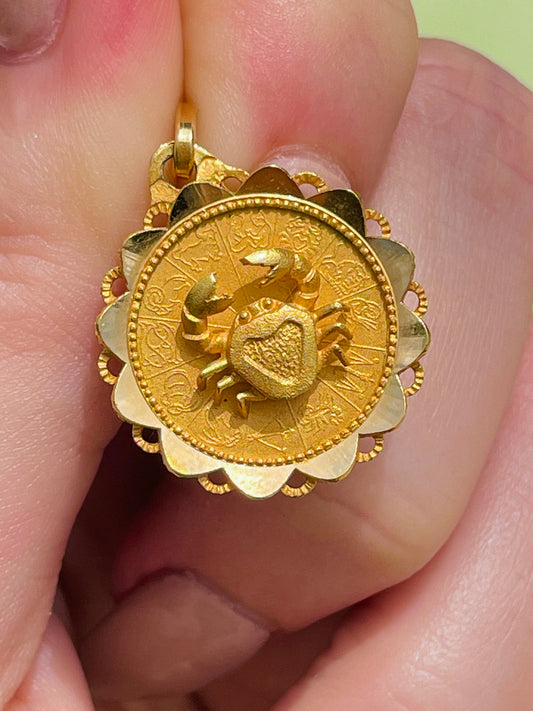Vintage yellow 18K gold Augis Cancer crab pendant
