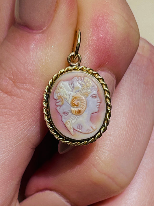 Antique yellow 14K carved shell cameo pendant with conjoined heads