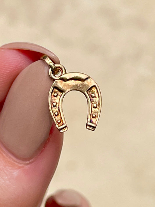 Vintage rosy 18K horseshoe charm