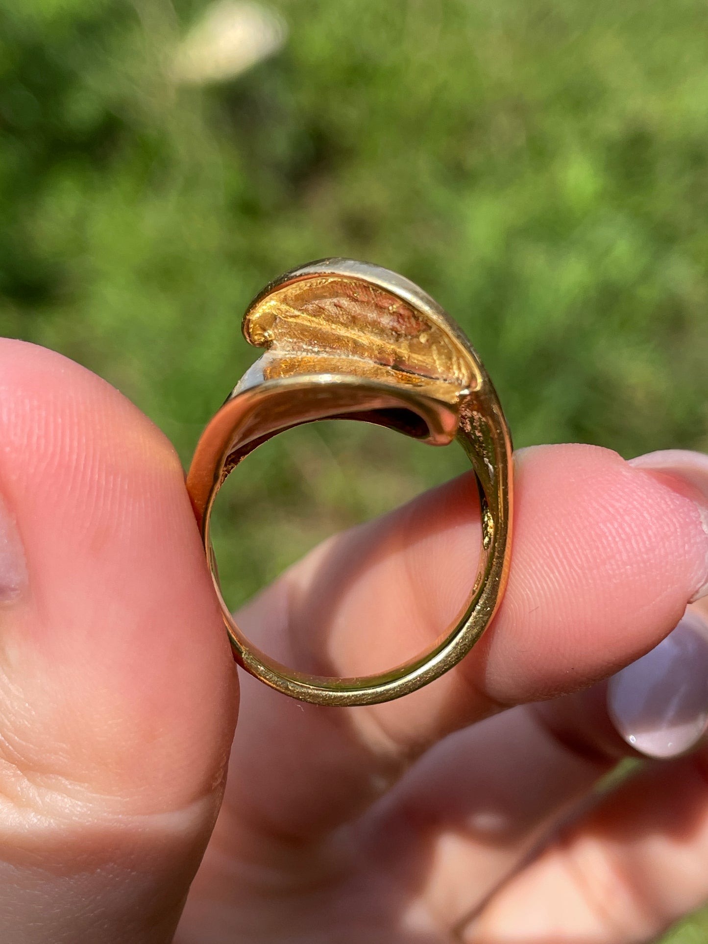 Vintage yellow 18K crossed petals ring, Size 6.25