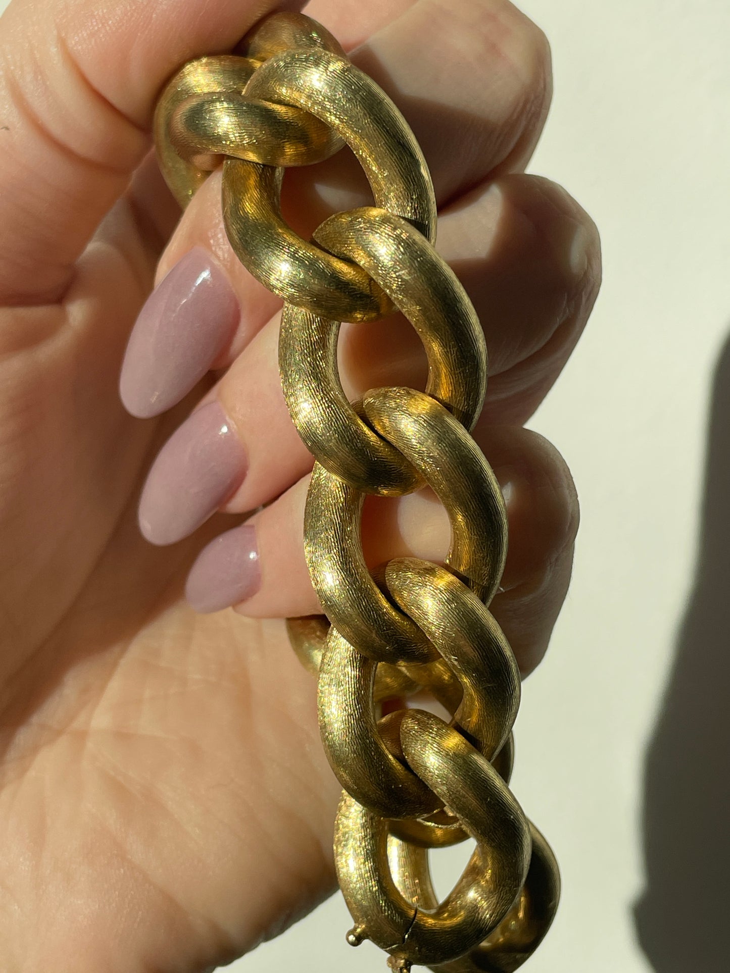 Vintage yellow 18K gold florentine finish round link curb bracelet with continuous clasp, 7-7.25 inch