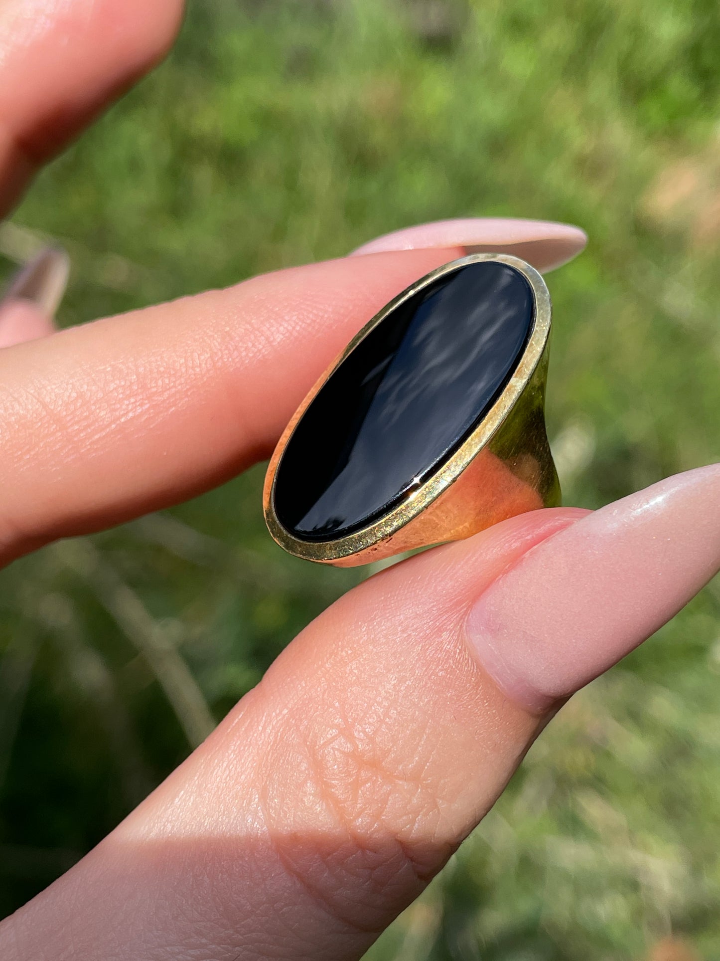 Vintage yellow 14K onyx inlay oval signet ring, size 6.25-6.5