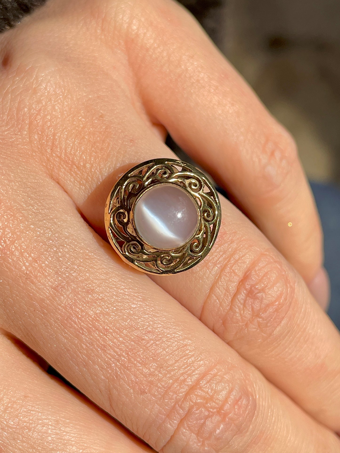 Vintage yellow 10K cats eye moonstone ring, size 5.25