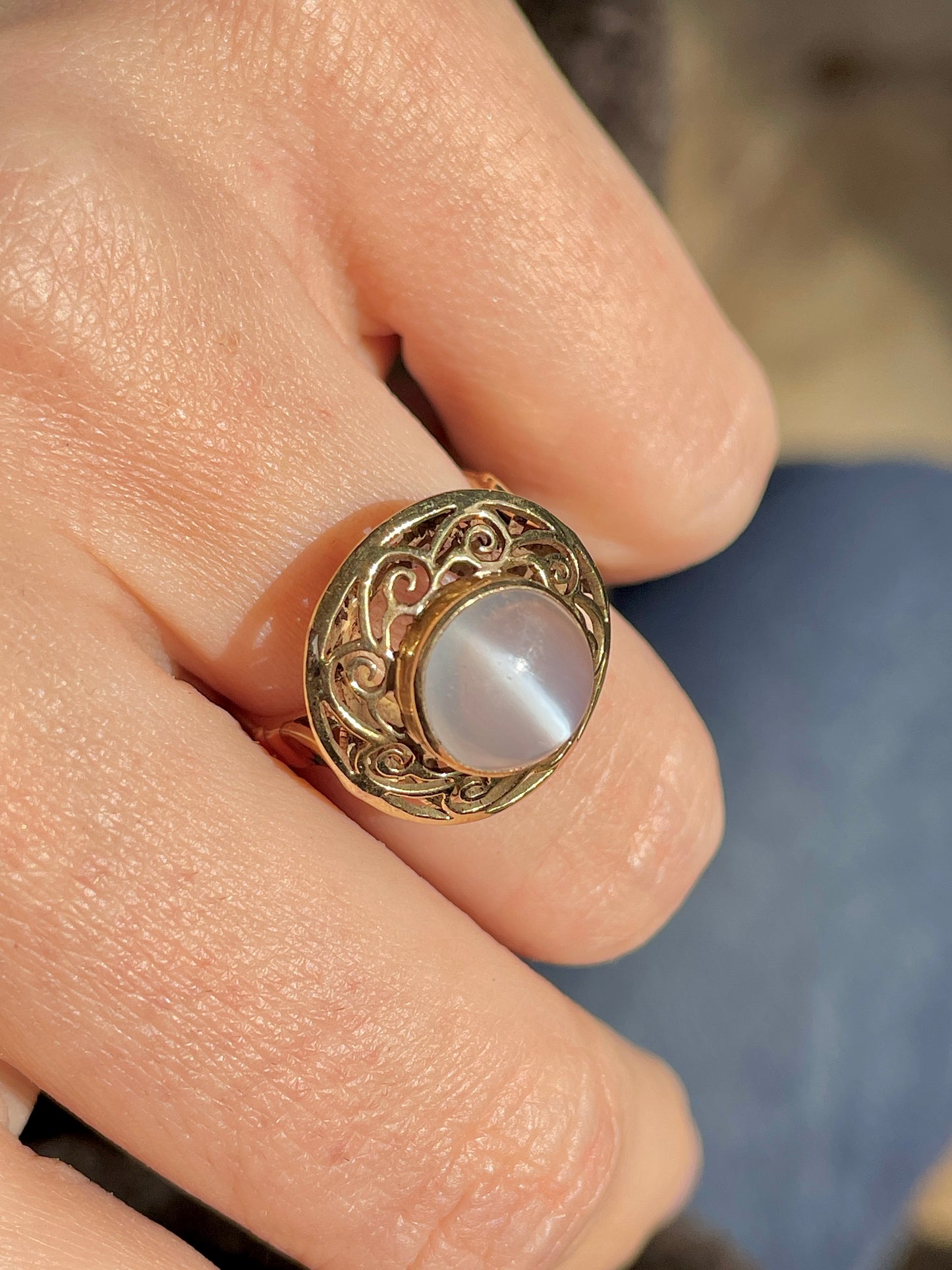 Vintage yellow 10K cats eye moonstone ring, size 5.25