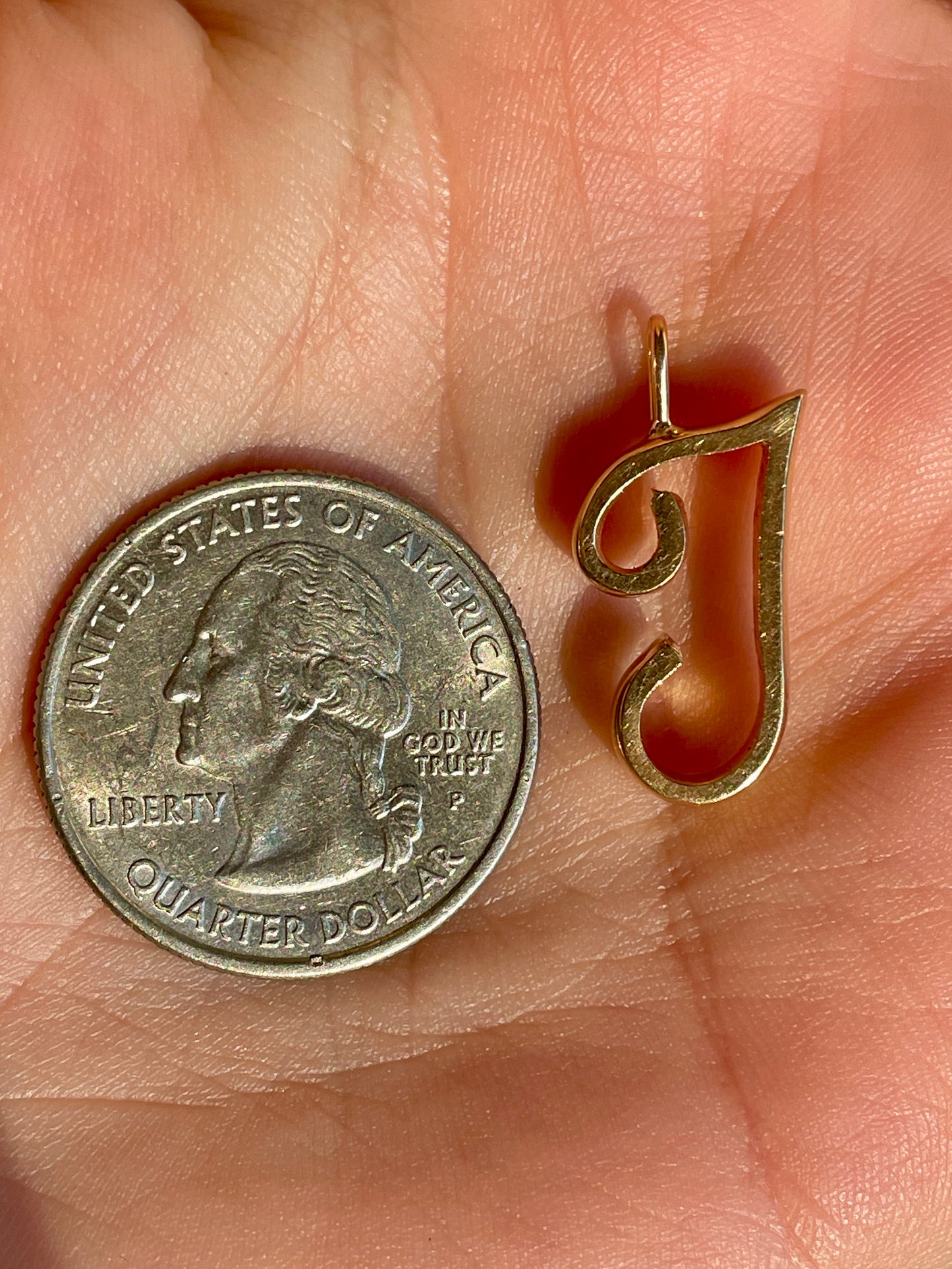 Vintage yellow 14K letter script T pendant with stationary bale