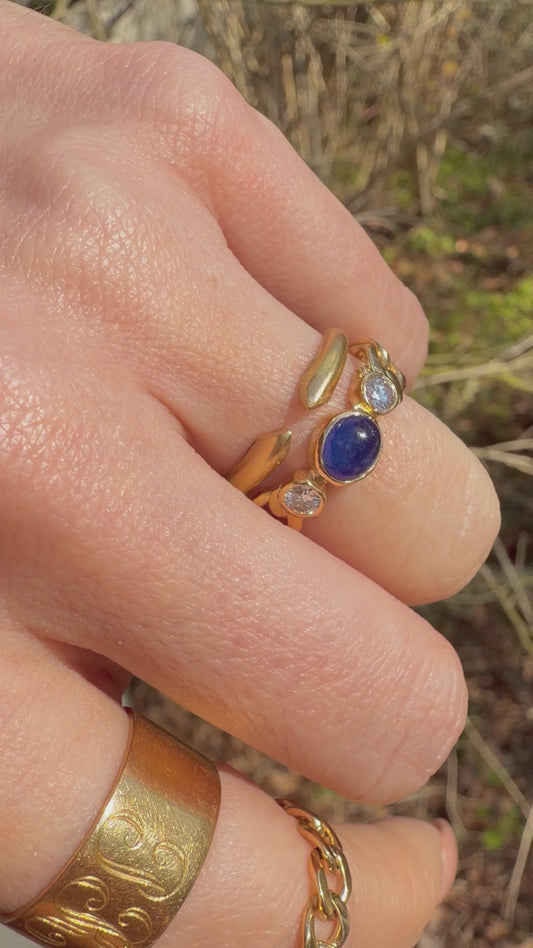 Vintage yellow 18K solid curb chain ring with .3ctw natural Sapphire cabochon and .3ctw diamonds