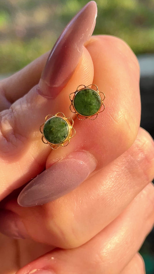 Vintage yellow 18K jade floral motif post back earrings, .3 inch