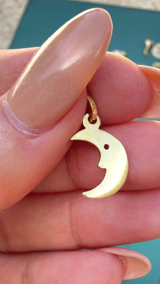 Vintage yellow 18K gold crescent moon charm